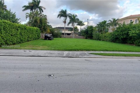 Terreno en venta en Bay Harbor Islands, Florida № 1982346 - foto 2