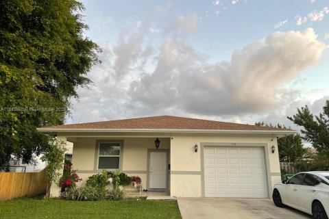 House in Dania Beach, Florida 3 bedrooms, 170.57 sq.m. № 2088917
