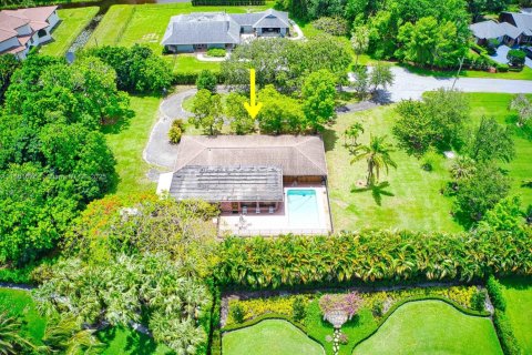 Casa en venta en Plantation, Florida, 4 dormitorios, 263.38 m2 № 1892679 - foto 1