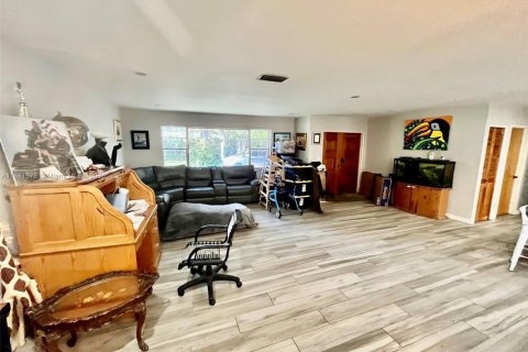 Casa en venta en Plantation, Florida, 4 dormitorios, 263.38 m2 № 1892679 - foto 25