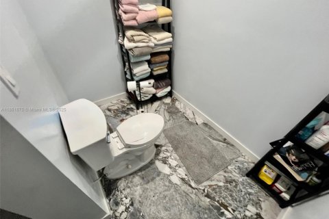 Casa en venta en Plantation, Florida, 4 dormitorios, 263.38 m2 № 1892679 - foto 8