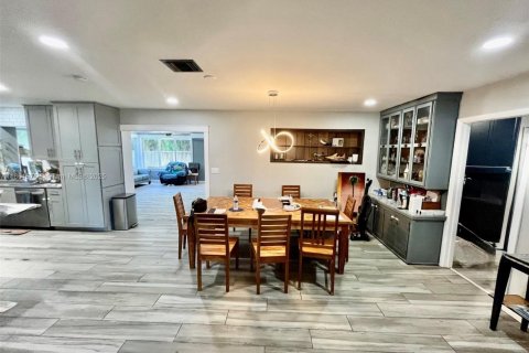 Casa en venta en Plantation, Florida, 4 dormitorios, 263.38 m2 № 1892679 - foto 23