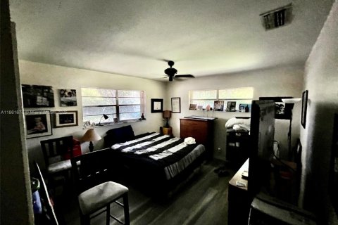 Casa en venta en Plantation, Florida, 4 dormitorios, 263.38 m2 № 1892679 - foto 9