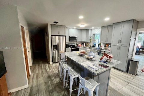 Casa en venta en Plantation, Florida, 4 dormitorios, 263.38 m2 № 1892679 - foto 26