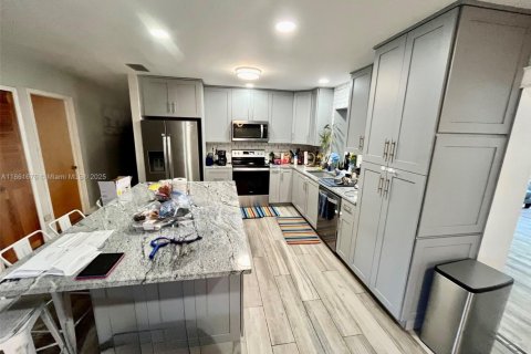 Casa en venta en Plantation, Florida, 4 dormitorios, 263.38 m2 № 1892679 - foto 27