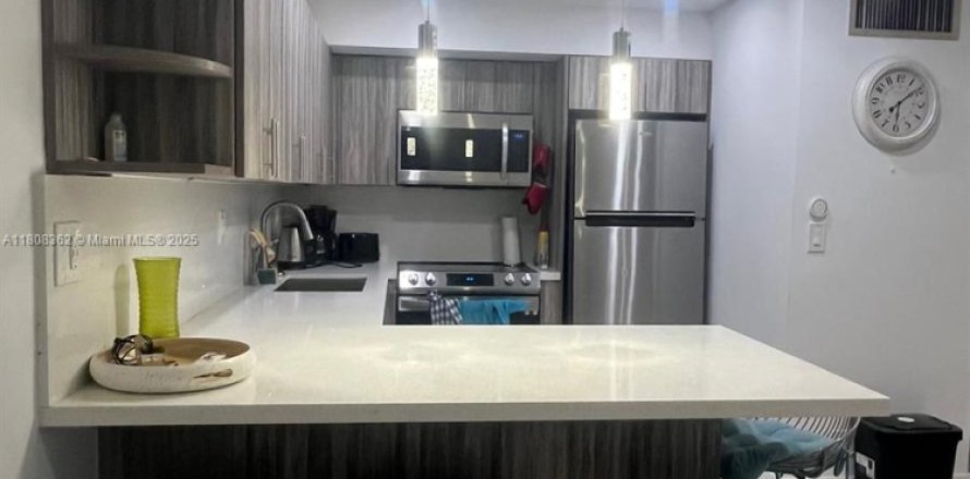 Кондоминиум с 2 спальнями в Холливуд, Флорида № 1959929