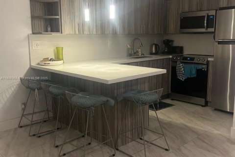 Купить кондоминиум в Холливуд, Флорида 2 спальни, 60.39м2, № 1959929 - фото 2