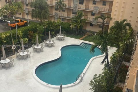 Купить кондоминиум в Холливуд, Флорида 2 спальни, 60.39м2, № 1959929 - фото 10