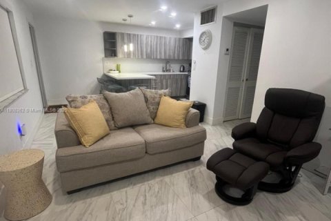 Купить кондоминиум в Холливуд, Флорида 2 спальни, 60.39м2, № 1959929 - фото 4