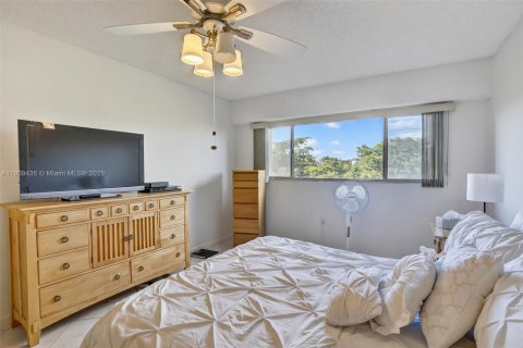 Condo in Pembroke Pines, Florida, 1 bedroom  № 2061134 - photo 29