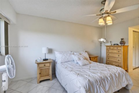 Condo in Pembroke Pines, Florida, 1 bedroom  № 2061134 - photo 30