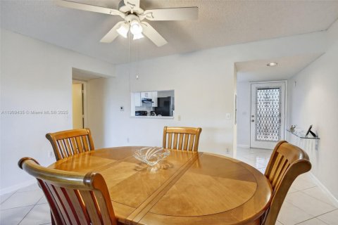 Condo in Pembroke Pines, Florida, 1 bedroom  № 2061134 - photo 27
