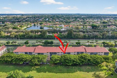 Condo in Pembroke Pines, Florida, 1 bedroom  № 2061134 - photo 14