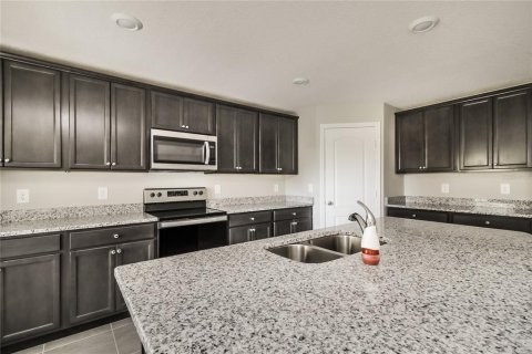 Villa ou maison à louer à Kissimmee, Floride: 4 chambres, 183.48 m2 № 1819597 - photo 5