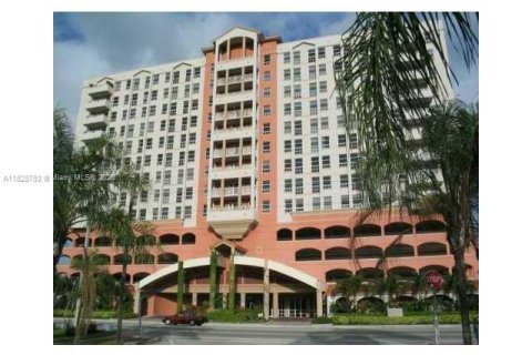 Condo in Miami, Florida, 1 bedroom  № 1814697 - photo 2