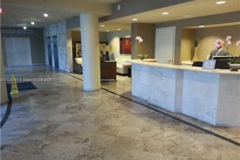 Condo in Miami, Florida, 1 bedroom  № 1814697 - photo 10