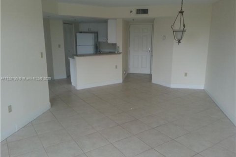 Condo in Miami, Florida, 1 bedroom  № 1814697 - photo 5