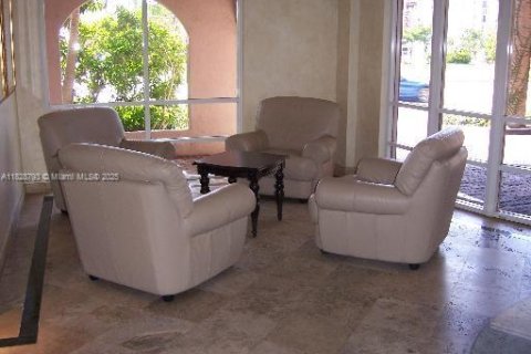 Condo in Miami, Florida, 1 bedroom  № 1814697 - photo 11
