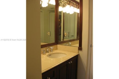 Condo in Miami, Florida, 1 bedroom  № 1814697 - photo 9