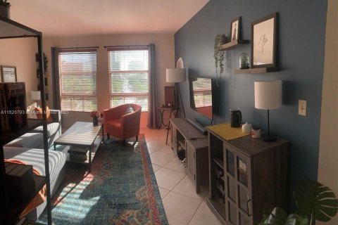 Condo in Miami, Florida, 1 bedroom  № 1814697 - photo 6
