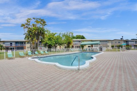 Condo in Margate, Florida, 2 bedrooms  № 1146690 - photo 1