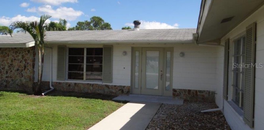 Casa en Port Charlotte, Florida 3 dormitorios, 143.72 m2 № 1677384