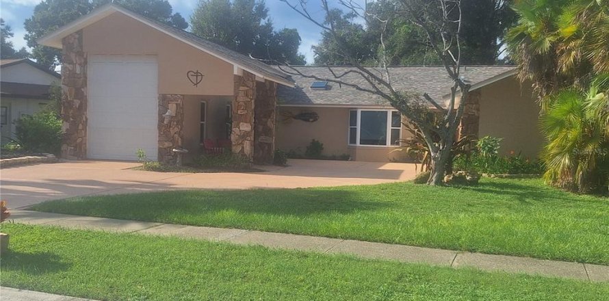 House in Largo, Florida 3 bedrooms, 161.28 sq.m. № 1900102