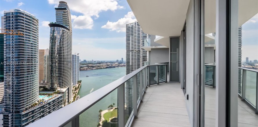 Condominio en Miami, Florida, 2 dormitorios  № 1953500