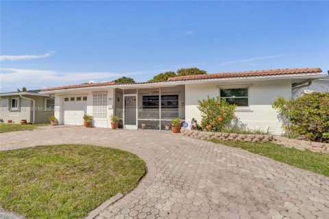 House in Tamarac, Florida 2 bedrooms, 146.69 sq.m. № 2090904