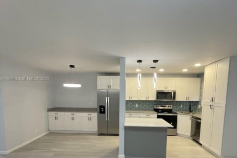 Снять в аренду кондоминиум в Пемброк-Пайнс, Флорида 2 спальни, 80.82м2, № 2065251 - фото 4