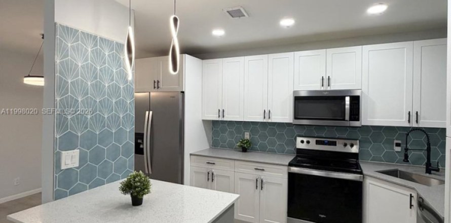 Кондоминиум с 2 спальнями в Пемброк-Пайнс, Флорида № 2065251