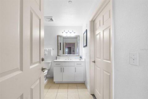 Condominio en venta en Four Corners, Florida, 3 dormitorios, 151.43 m2 № 1870299 - foto 18