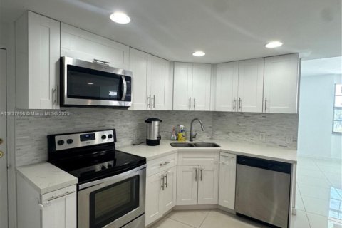 Copropriété à louer à Miami Beach, Floride: 2 chambres, 235.41 m2 № 1823752 - photo 9