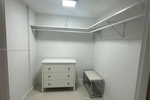 Copropriété à louer à Miami Beach, Floride: 2 chambres, 235.41 m2 № 1823752 - photo 17