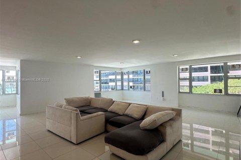 Copropriété à louer à Miami Beach, Floride: 2 chambres, 235.41 m2 № 1823752 - photo 5