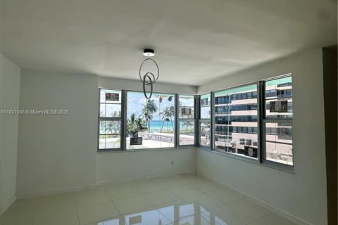 Copropriété à louer à Miami Beach, Floride: 2 chambres, 235.41 m2 № 1823752 - photo 12