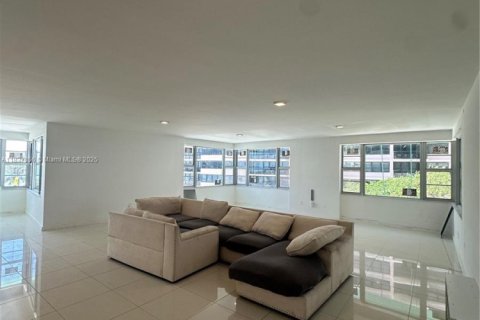 Copropriété à louer à Miami Beach, Floride: 2 chambres, 235.41 m2 № 1823752 - photo 2