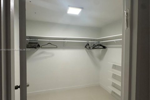 Copropriété à louer à Miami Beach, Floride: 2 chambres, 235.41 m2 № 1823752 - photo 30
