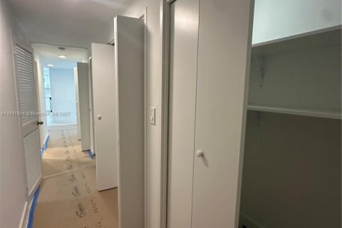 Copropriété à louer à Miami Beach, Floride: 2 chambres, 235.41 m2 № 1823752 - photo 22
