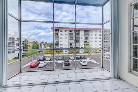 Купить кондоминиум в Окленд-Парк, Флорида 2 спальни, 78.97м2, № 2038050 - фото 20