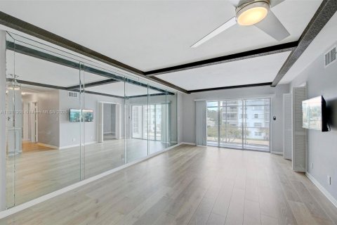 Купить кондоминиум в Окленд-Парк, Флорида 2 спальни, 78.97м2, № 2038050 - фото 8