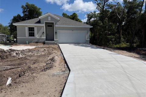 House in Port Charlotte, Florida 3 bedrooms, 140.47 sq.m. № 2231303