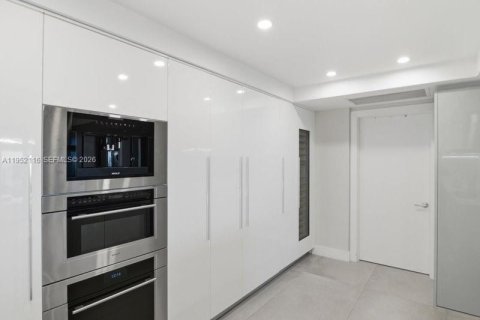 Снять в аренду кондоминиум в Санни-Айлс-Бич, Флорида 4 спальни, 286.51м2, № 2153180 - фото 20