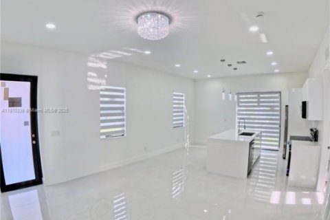 House in Lehigh Acres, Florida 3 bedrooms № 1920309 - photo 16