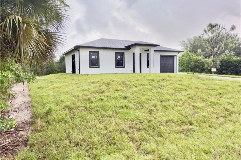 House in Lehigh Acres, Florida 3 bedrooms № 1920309