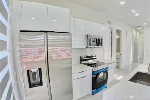 House in Lehigh Acres, Florida 3 bedrooms № 1920309 - photo 15