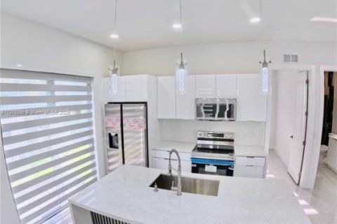 House in Lehigh Acres, Florida 3 bedrooms № 1920309 - photo 14