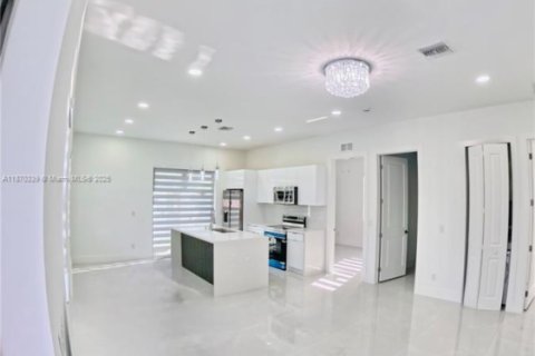 House in Lehigh Acres, Florida 3 bedrooms № 1920309 - photo 17