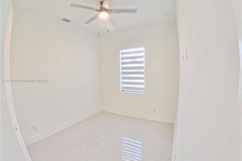 House in Lehigh Acres, Florida 3 bedrooms № 1920309 - photo 27