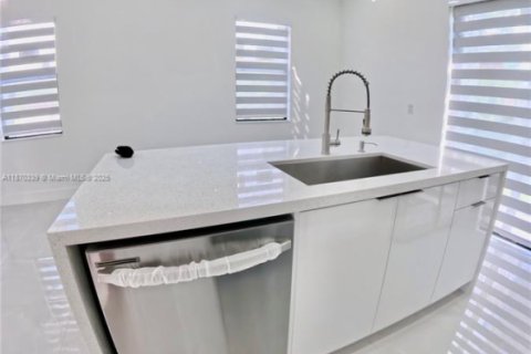 House in Lehigh Acres, Florida 3 bedrooms № 1920309 - photo 12